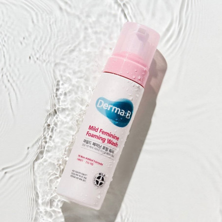 Слабокислотна пінка для жіночої гігієни Derma:B Mild Feminine Foaming Wash з трав'яними екстрактами та центеллою, 200 мл — фото
