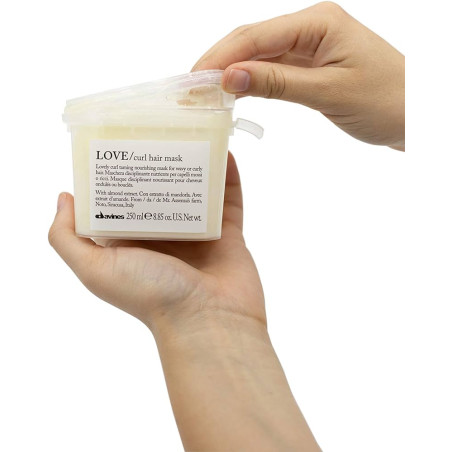 Маска для живлення та контролю завитка Davines LOVE Curl з екстрактом мигдалю, насичений протеїнами, вітамінами В, Е 250 мл —