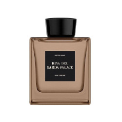 Парфумований дифузор POETRY HOME Riva Del Garda Palace 250ml — аромат евкаліпту, інжиру, ірису, кардамону, кедру, магнолії, для