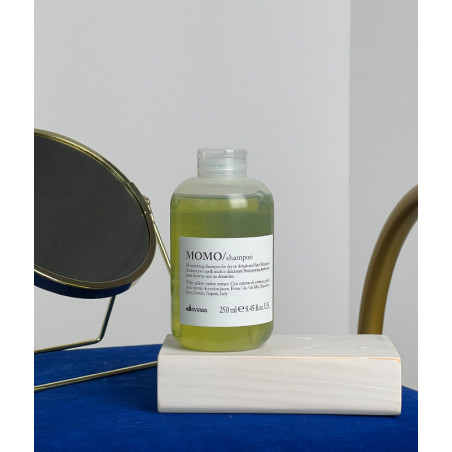 Шампунь зволожувальний Davines MOMO Shampoo 250 мл — делікатно очищує, зволожує та пом'якшує волосся — вигляд товару