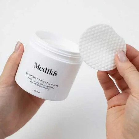 Бавовняні безспиртові пади Medik8 Blemish Control Pads 60шт — з алантоїном, не сушить шкіру, антибактеріальна дія — текстура