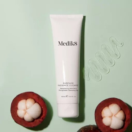 Гель-очисник Medik8 Surface Radiance Cleanse 150 мл — з екстрактом мангостану, покращує тон, делікатна ексфоліація — текстура