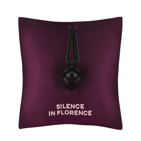Автомобільне аромасаше POETRY HOME Silence In Florence 15 г — текстура та упаковка продукту, ідеальний для ароматизації салону