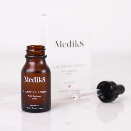 Medik8 Calmwise Serum 15ml — сироватка з 7 інгредієнтами, покращує бар'єрну функцію, знімає подразнення, зволожує — текстура