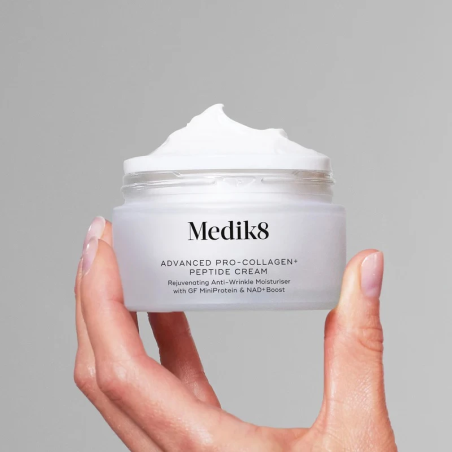 Medik8 Advanced Pro-Collagen+ Peptide Cream 50 мл — крем з пептидом Anti-A.G.E., підвищує колаген на 45%, зволожує — текстура
