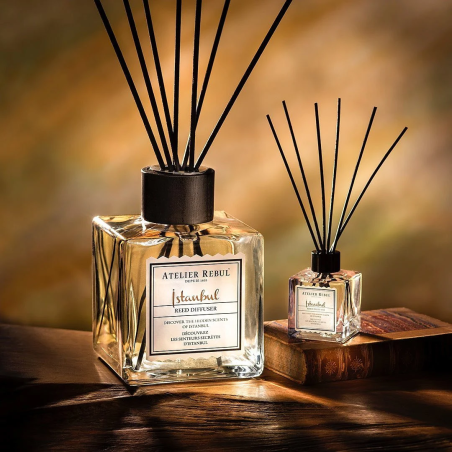 Atelier Rebul Istanbul Reed Diffuser 120ml — освіжаючий бергамот, пряні нотки кориці, шафрану та гвоздики, чуттєвий жасмин та