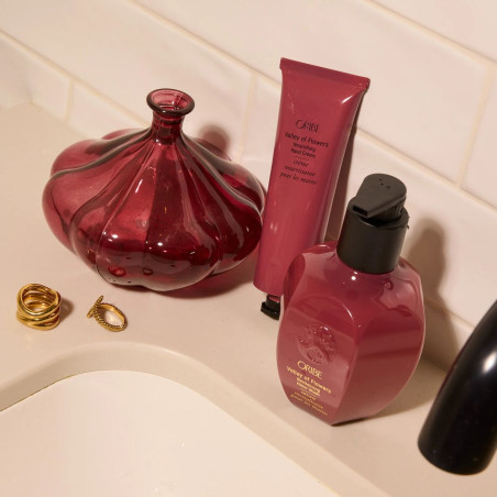 Oribe Valley Of Flowers Revitalizing Hand Wash 300ml — дбайливо видаляє забруднення, не порушуючи захисний бар'єр шкіри —