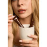 Блиск для губ LIPSS Coffee Ceramides Peptides Lipper 8 мл — вишуканість та характер образу, вітамін Е для захисту — аплікація