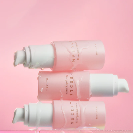Needly Glow Peeling Serum сироватка 30 мл — покращення текстури шкіри, вирівнювання тону, освітлення пігментації, дозатор-спонж