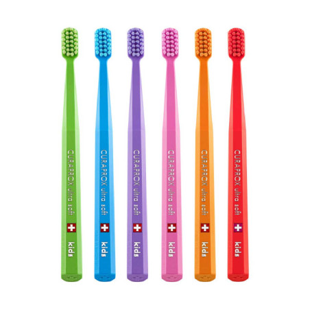 Дитяча зубна щітка Curaprox Kids Ultra Soft 4-12 років — з 5500 щетинками Curen, компактна головка, восьмикутна ручка — упаковка