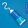 Професійна зубна паста Curaprox Enzycal Zero 75ml — без фтору, з ферментами, відновлення мікрофлори, без парабенів — текстура