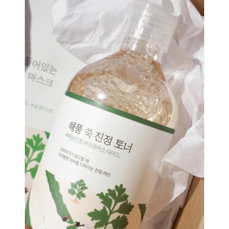 Round Lab Mugwort Calming Toner 300ml — має легку нелипку текстуру, швидко вбирається, екстракт ірландського моху, екстракт