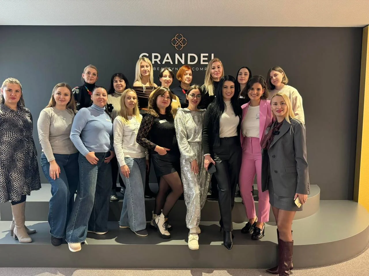 Міжнародна команда експертів та представники Smart Beauty Team на виробничих потужностях Dr. Grandel.