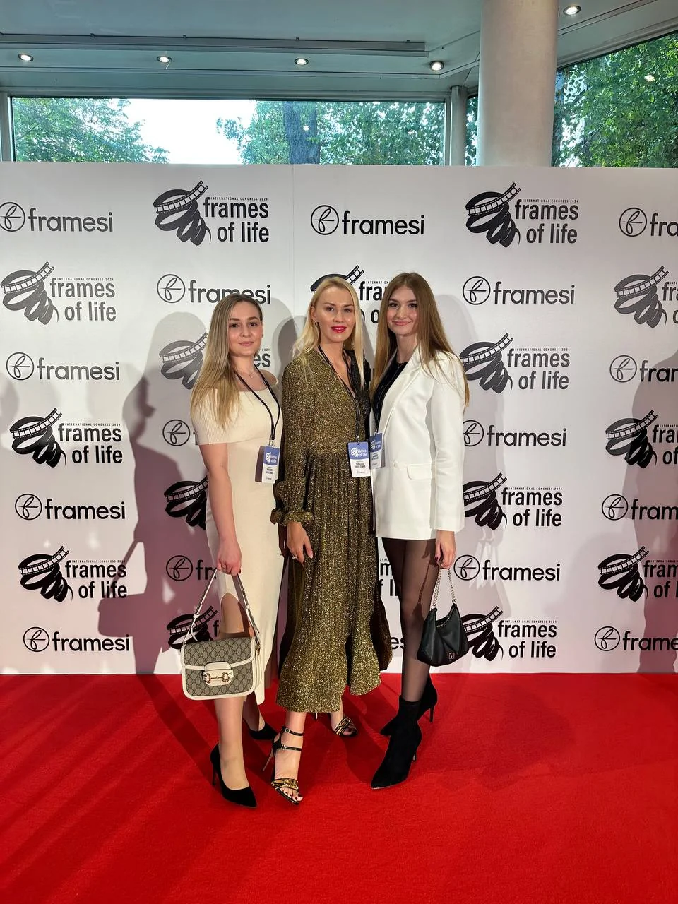 Делегація Smart Beauty на червоній доріжці Міжнародного Конгресу Framesi 2024 у Будапешті.