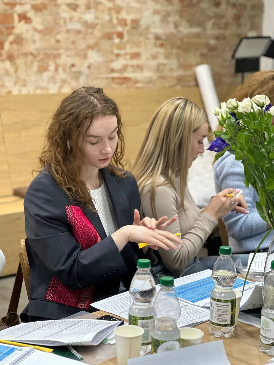Тестування текстур та вивчення активних компонентів професійних засобів Dr. Grandel під час семінару.