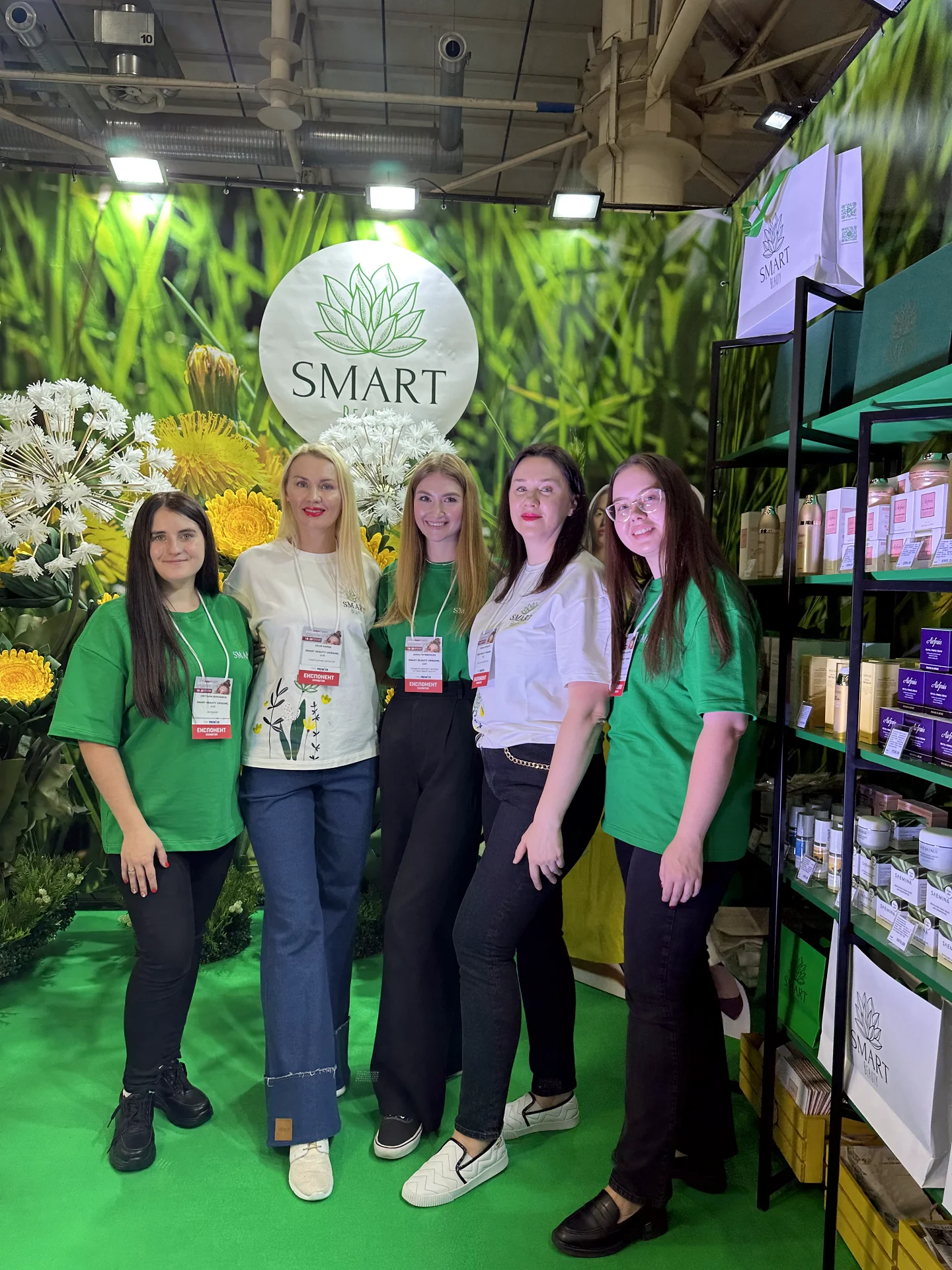 Команда Smart Beauty Team на InterCHARM 2024 — офіційний дистриб'ютор світових б’юті-брендів в Україні.
