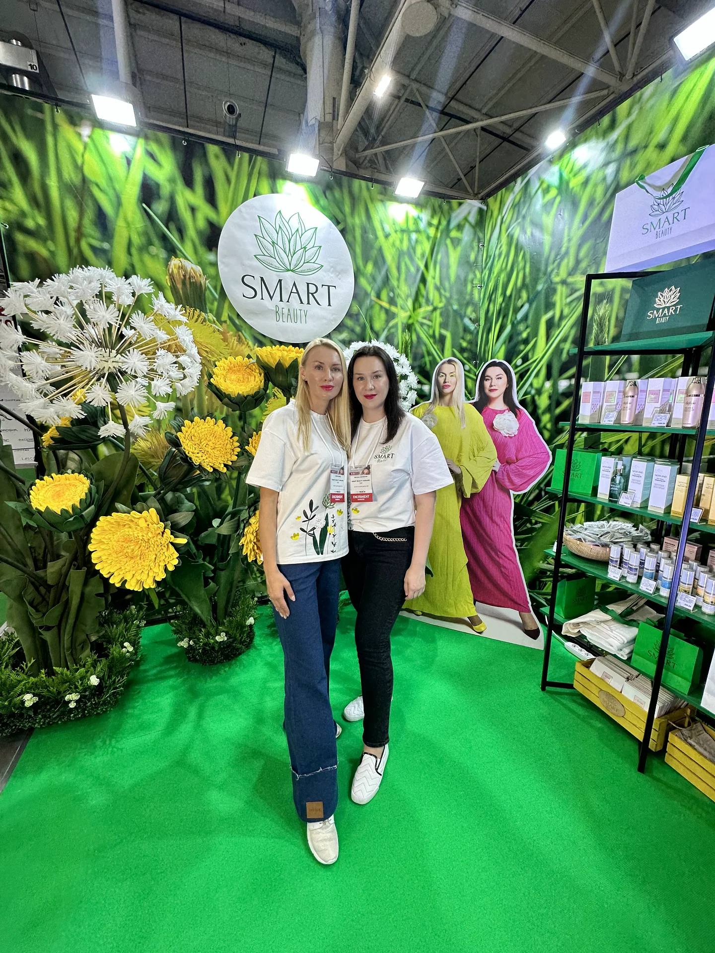 Команда експертів Smart Beauty презентує професійні засоби для догляду за шкірою та волоссям на InterCHARM 2024.