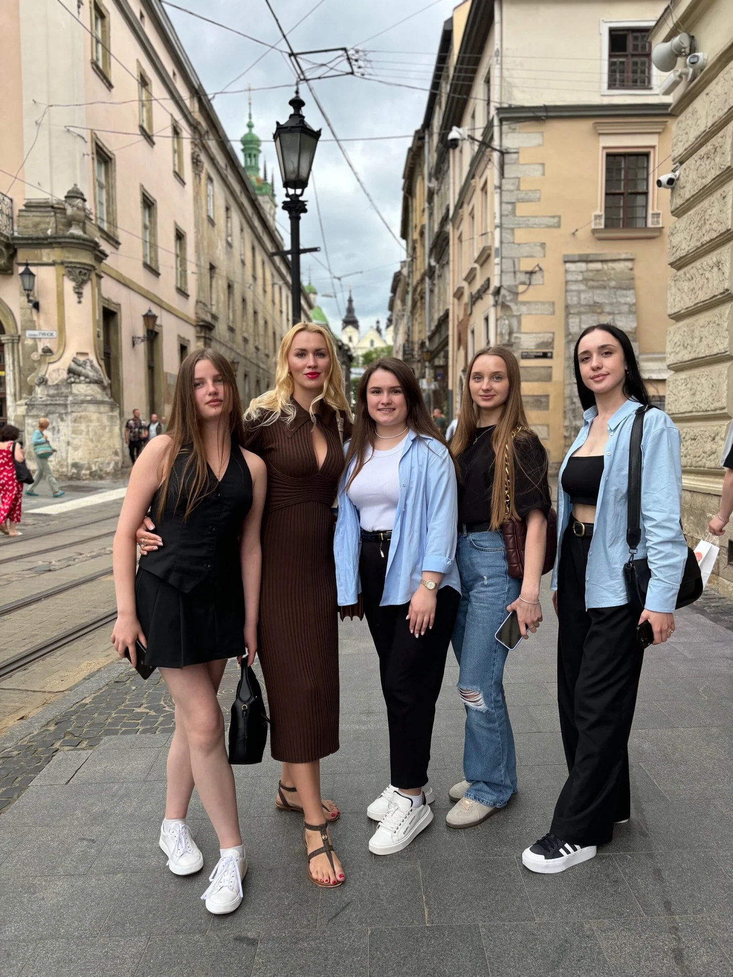 Фахівці Smart Beauty зі спеціалістом Юлією Седлецькою на навчанні з професійного догляду за волоссям.