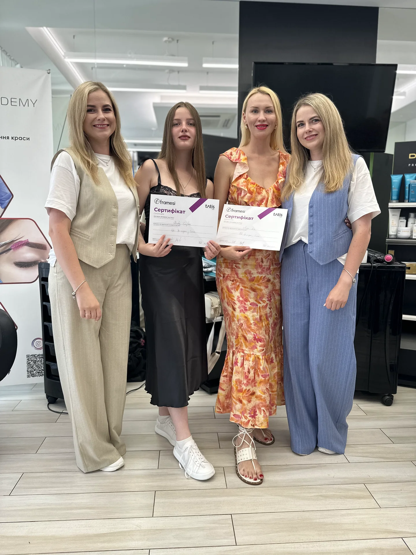 Сертифіковані майстри мережі Smart Beauty після успішного завершення курсу «Нові SPA-ритуали з FRAMESI».