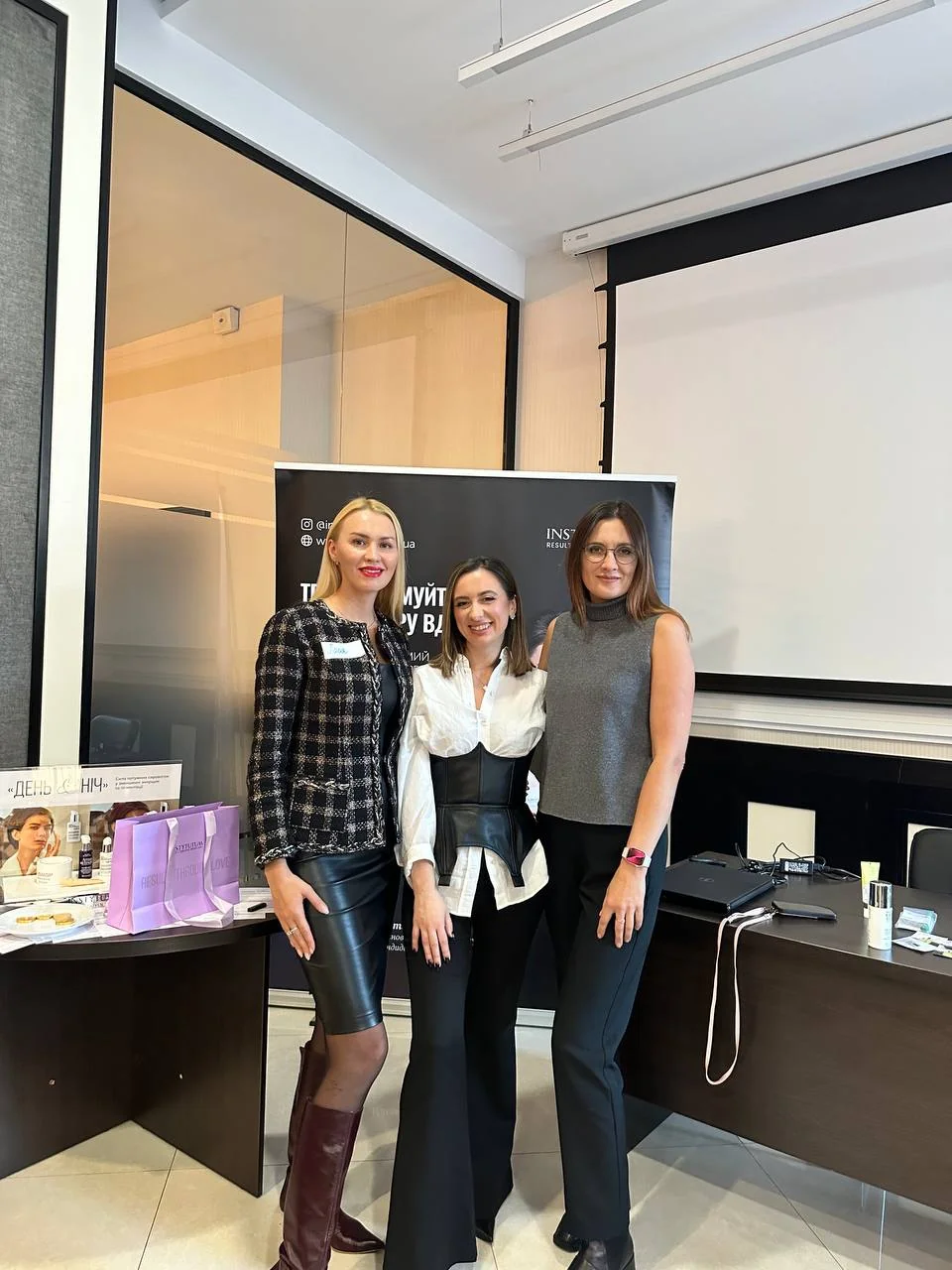 Підвищення кваліфікації команди Smart Beauty: вивчення психології покупців та методів підбору професійної косметики.