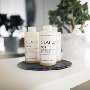 Професійний відновлювальний шампунь для волосся з ензимами екстрактів кокоса, банану, оліями ягід асаї, плодів гранату, орегано Olaplex No4 Bond Maintenance Shampoo 250 ml