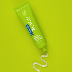 Професійна відбілююча зубна паста зі смаком яблука і алоє, фтором та комплексом натуральних ферментів Curaprox Be You Apple 60ml