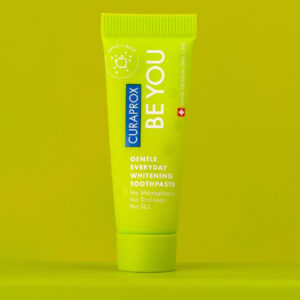 Професійна відбілююча зубна паста зі смаком яблука і алоє, фтором та комплексом натуральних ферментів Curaprox Be You Apple 10ml