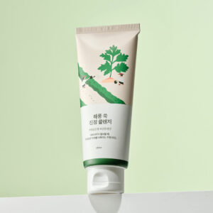 Заспокійлива пінка для очищення шкіри обличчя з морським полином, комплексом 4-cica та аспарагіновою кислотою Round Lab Mugwort Calming Cleanser 150ml