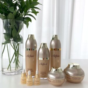 Антивіковий висококонцентрований крем для шкіри навколо очей з олією ши, рослинним комплексом, ніацинамідом, віт. Е Newland All Nature Air Frais WW+Eye Cream 30ml