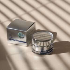 Ліфтинг-крем з вітаміном U та пептидами, колагеновою водою, олією ши для зони навколо очей CU SKIN Vitamin U Eye Cream 16 g