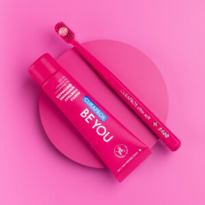 Професійна відбілююча зубна паста зі смаком джин тоніка і хурми, фтором та комплексом натуральних ферментів Curaprox Be You Gin Tonik 60ml