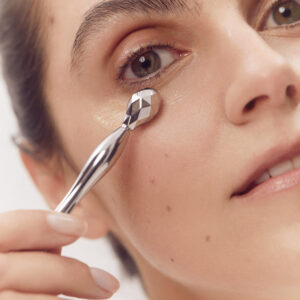 Масажер для нанесення сироватки навколо очей, що забезпечує оптимальне поглинання та стимулює мікроциркуляцію Dr.Grandel High Excellence Excellent Massage Tool