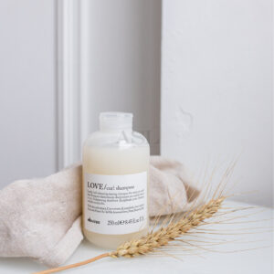 Шампунь для підсилення та контролю завитка з екстрактом насіння солодкого мигдалю, насичений протеїнами, вітамінами В, Е Davines LOVE curl Shampoo 250ml