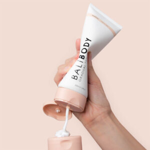 Лосьйон для тіла з поступовим ефектом засмаги, з олією кокосу, екстрактом насіння кави та живильною олією какао Bali Body Gradual Tan 200ml