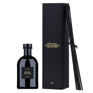 Парфумований дифузор з ароматом гвоздики, гранату, кедрової деревини, пачулі, рожевого перцю, сандалового дерева POETRY HOME History Of Venice 250ml