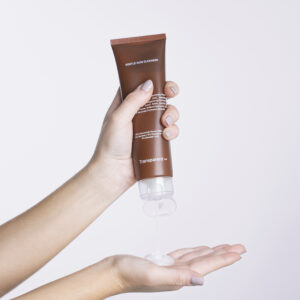 Очищувальний гель з гліколевою та мигдальною кислотами, ромашковою водою Transparent Lab Gentle Acid Cleanser 150ml