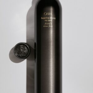 Спрей для надсильної фіксації Лак-невагомість з екстрактом кавуна, лічі, едельвейса, морінги, полімерами, провітаміном B5, сонцезахисними фільтрами Oribe Superfine Strong Hair Spray 300ml