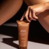 Крем-гель для автозасмаги містить Cellular Water, DHA  Institut Esthederm Reflets De Soleil Face And Body Self-Tanning Cream-Gel 200ml 139121