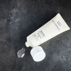 Ніжний очищувальний гель з екстрактом чорного вівса та вітаміну Е для всіх типів шкіри, включаючи чутливу Dr. Grandel Smart Nature Cleansing Gel 200ml