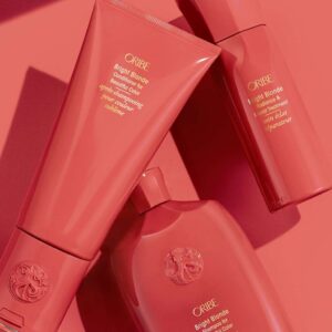 Шампунь для світлого волосся Розкіш кольору з екстрактами лаванди, ромашки, морінги, фіолетовим пігментом Oribe Bright Blonde Shampoo for Beautiful Color 250ml