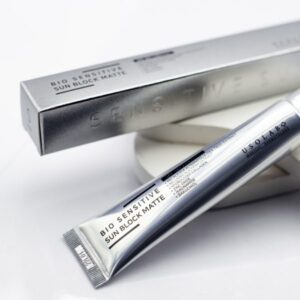 Омолоджувальний, заспокійливий, матуючий сонцезахисний крем з екстрактом чайного дерева, лотоса USOLAB Bio Sensitive Sun Block Matte SPF 50+/PA++++ 10ml