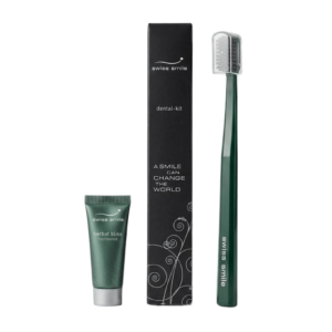 Набір: вітамінно-трав'яна зубна паста 5мл та зелена зубна щітка Swiss Smile Dental Kit