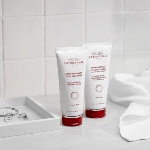 М’який скраб Клітинна вода містить CW (карнозин, мінеральні солі), ефір жожоба, лимонна кислота, екстракт ламінарії Institut Esthederm Cellular Water Gentle Body Scrub 200ml