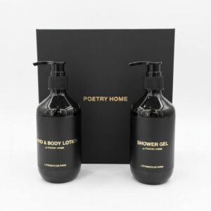 Подарунковий набір містить гель для душу та лосьйон для тіла POETRY HOME Smooth Skin Black Box