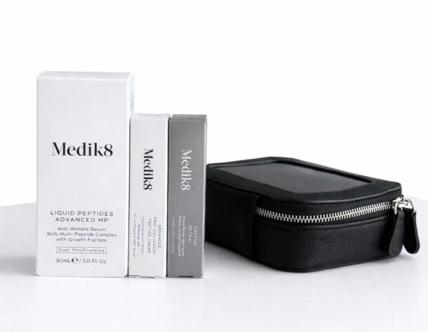 Лімітований подарунковий набір з 4-х продуктів: сироватка, мінікосметичка М8, два семпли Medik8 Refresh Liquid Peptides Advanced MP