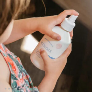 Спрей для легкого розчісування волосся від 3 років з алое вера, квітковою водою, пшеничним білком Minois Paris Moisturising Detangling Mist 300ml